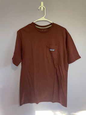 Patagonia Short Sleeve Chest Pocket Responsibill-Tee — Maroon, Regular Fir